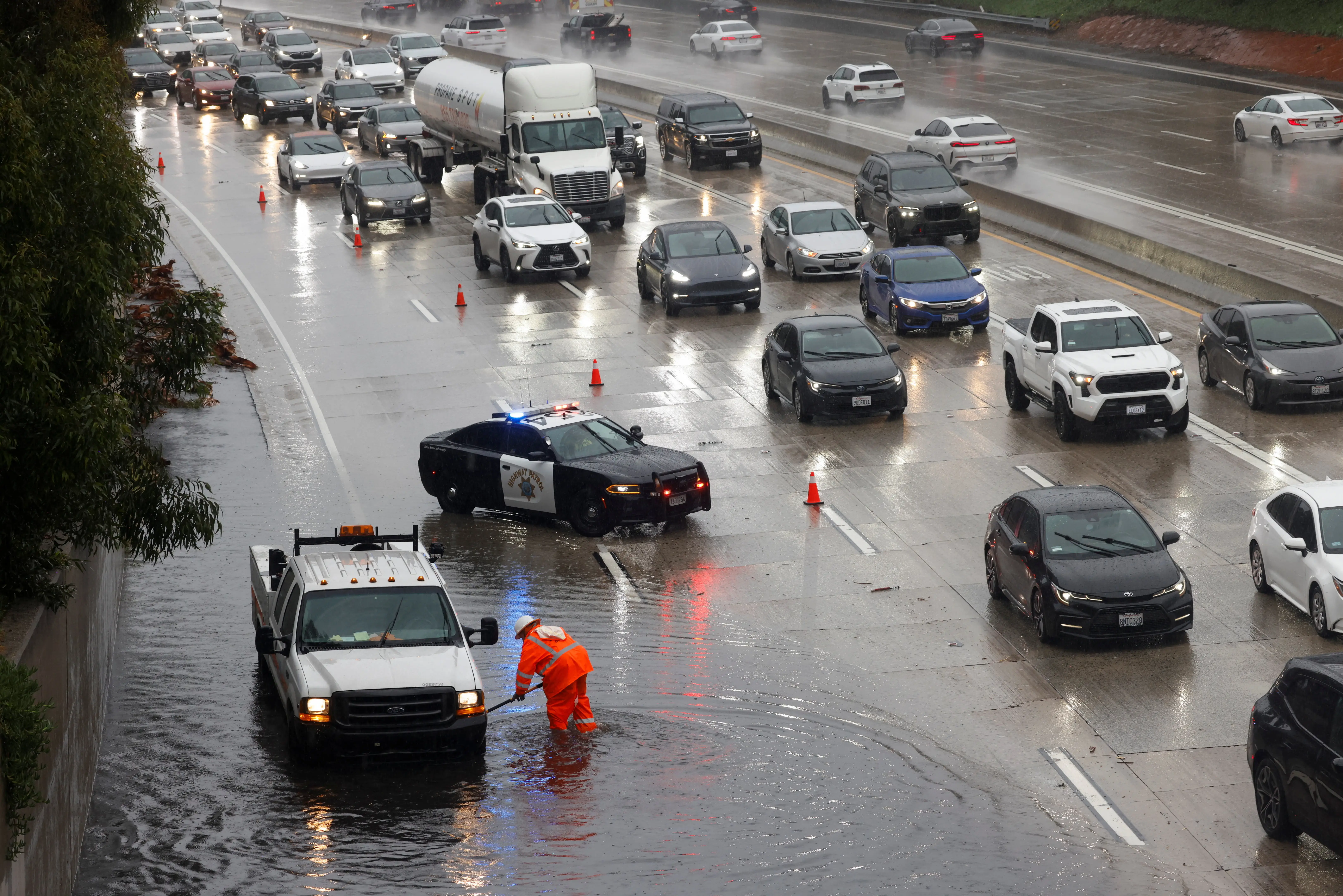 Heavy rains fall due to an atmospheric river near Los Angeles
Wednesday, December 24th, 2025