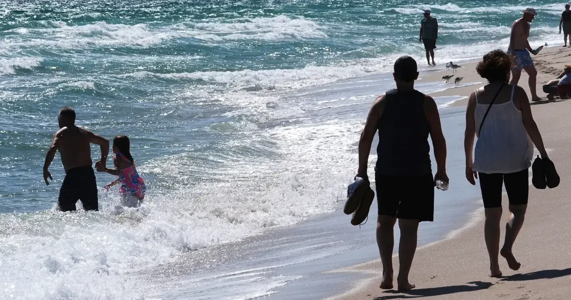 The risks of ‘ghost vacationing’ over the holidays