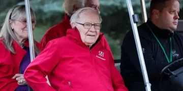 Warren Buffett’s departure is putting a ‘succession discount’ on Berkshire Hathaway stock, a strategist says