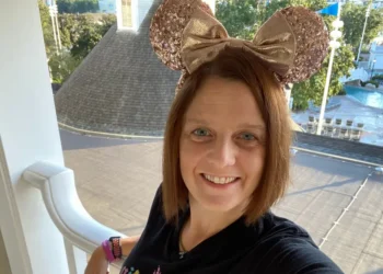 8 things to pack for a Disney vacation and 3 to leave behind, from a travel planner who’s visited the parks over 40 times