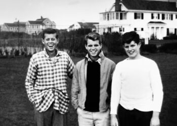 How Tragedy Stalks the ‘Cursed’ Kennedys