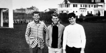 How Tragedy Stalks the ‘Cursed’ Kennedys