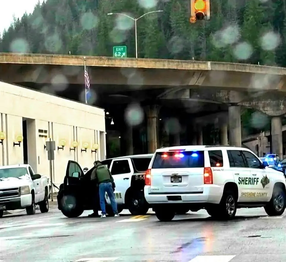 Law enforcement personnel near a sheriff's office.