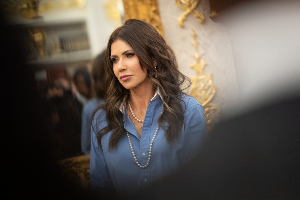 DHS fast-tracked $1 billion contract to pro-Trump donor’s company