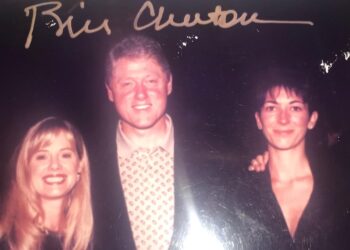 Clinton Poses With Maxwell and Epstein in New Photo