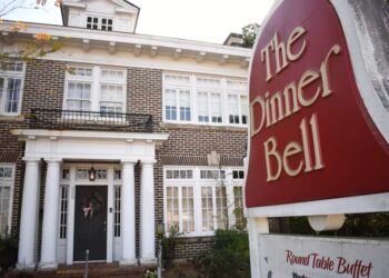 ‘You sure don’t see too many of those anymore’: Miss. restaurant defies history, with only 4 tables, massive lazy Susans and wild popularity