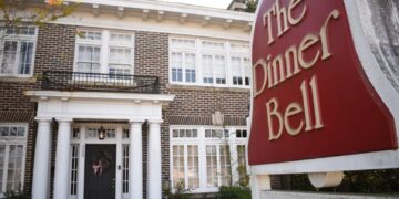 ‘You sure don’t see too many of those anymore’: Miss. restaurant defies history, with only 4 tables, massive lazy Susans and wild popularity