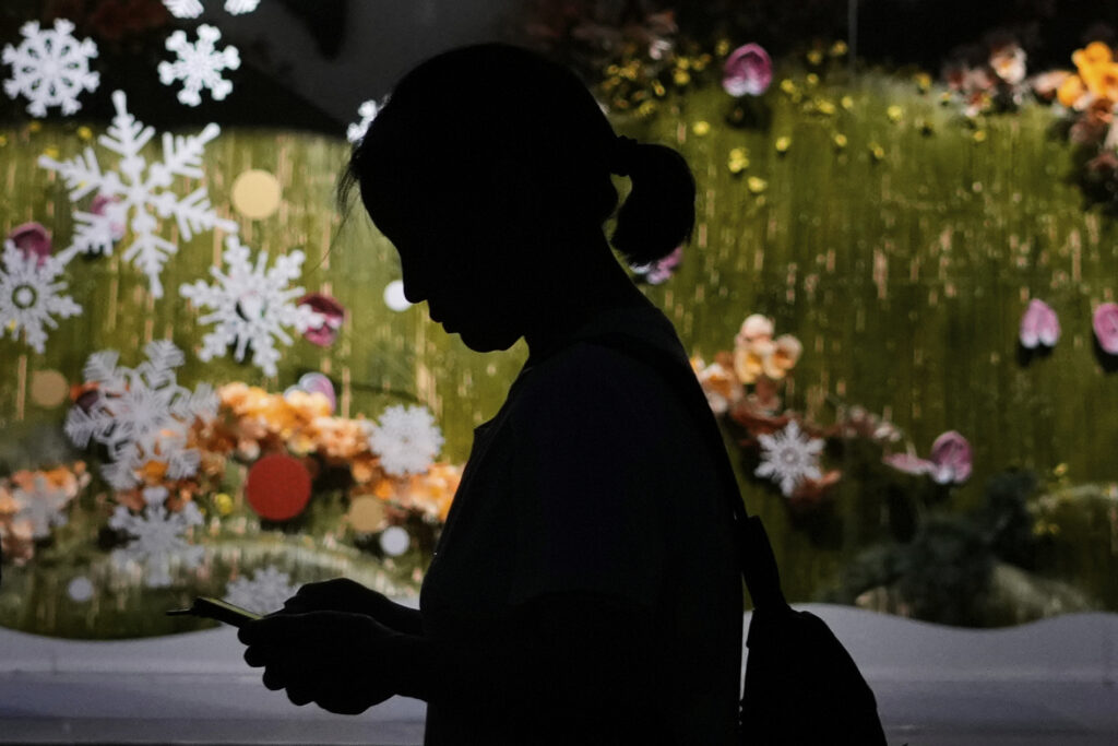 China bans sharing ‘obscene’ material — potentially including sexting