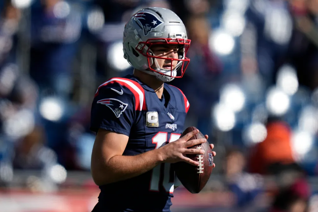Falcons Patriots Football player holding a football.