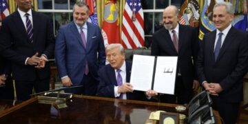 Trump defies GOP critics by signing controversial order threatening states over AI laws