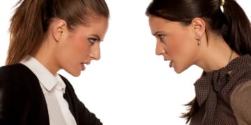 Dear Abby: Should I kick my controlling sister out?
