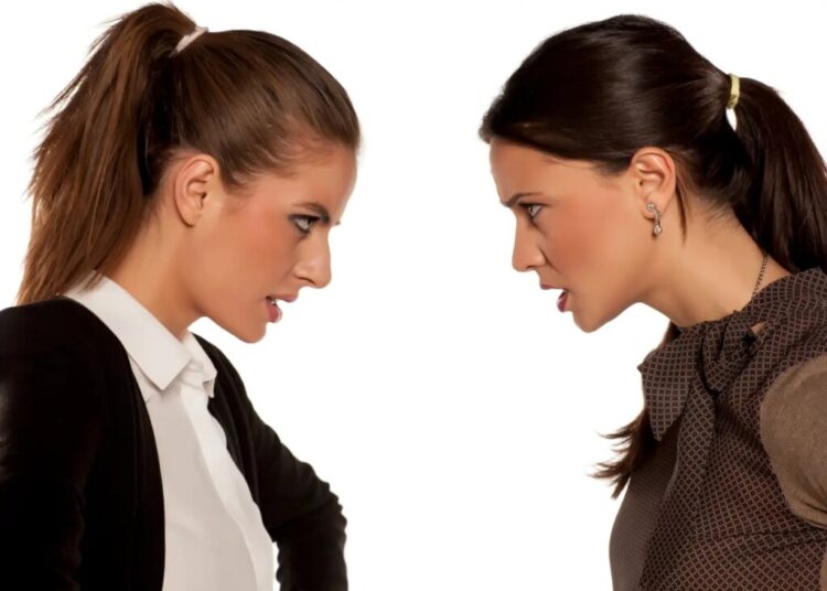 Dear Abby: Should I kick my controlling sister out?