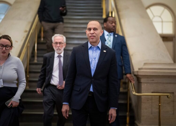 House Democrats roll out stock trading ban that includes Trump