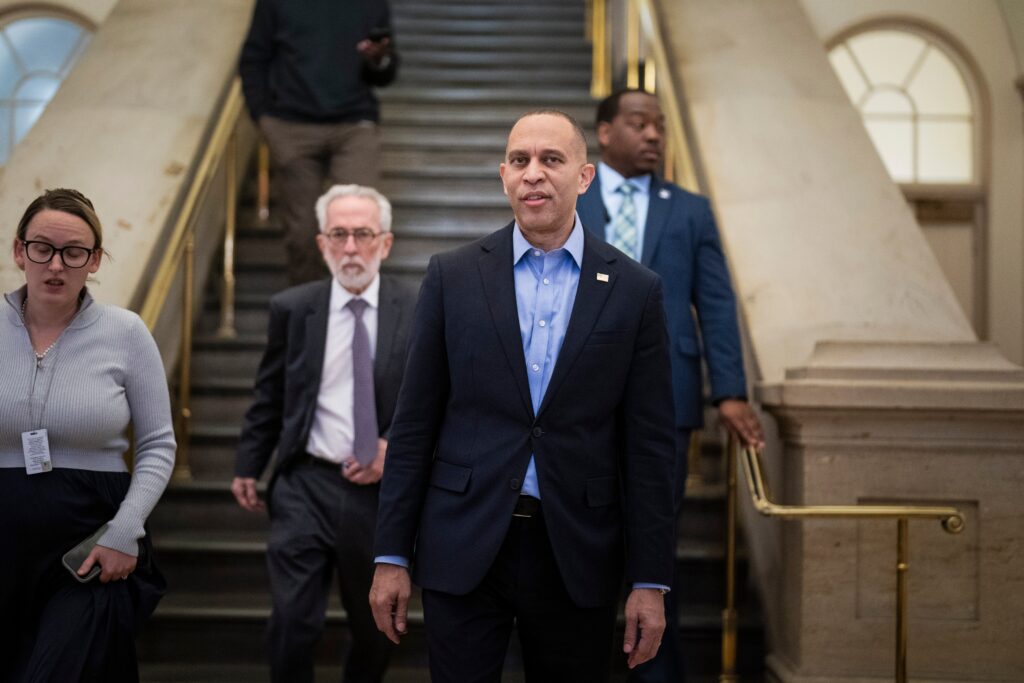 House Democrats roll out stock trading ban that includes Trump