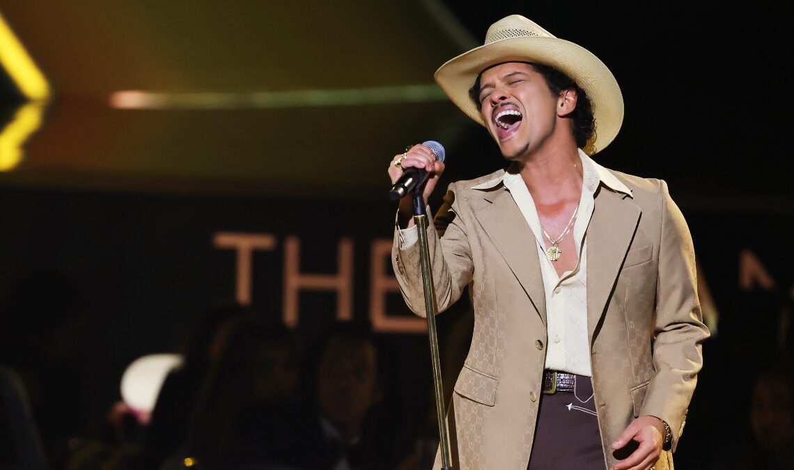 Watch Bruno Mars Cover Led Zeppelin With Slash While Dressed Like an 80s Skate Punk