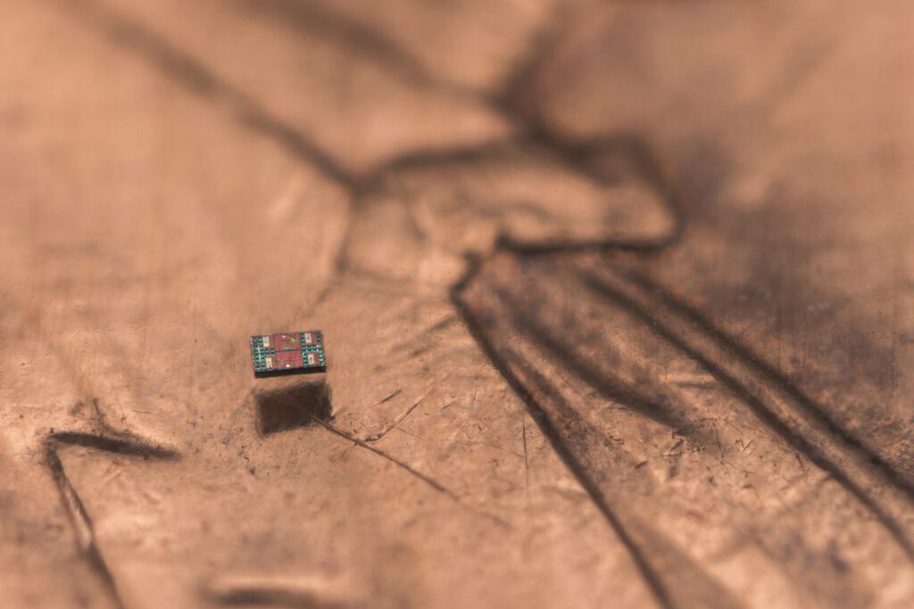 Robot smaller than grain of salt can ‘sense, think and act’
