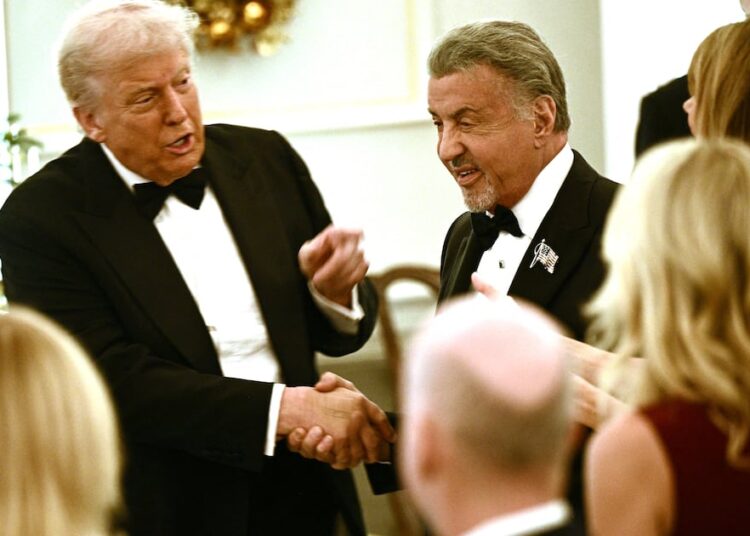 Trump’s Bandaged Hand Shows Up for Kennedy Center Honors Dinner