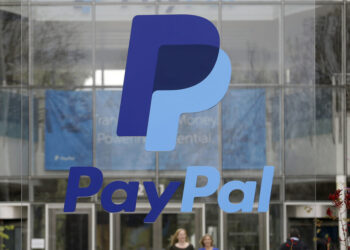 PayPal applies to form its own bank to expand small-business lending