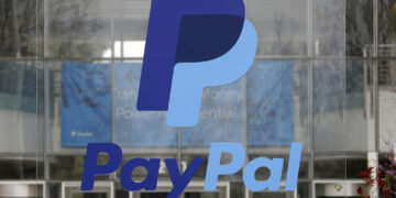 PayPal applies to form its own bank to expand small-business lending