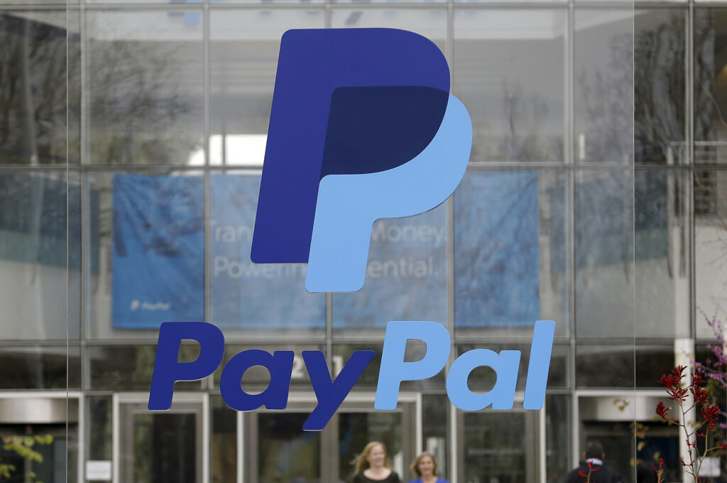 PayPal applies to form its own bank to expand small-business lending