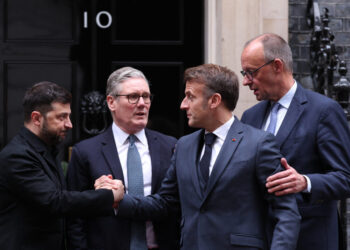 Zelensky rules out ceding land to Russia, refusing to bow to Putin or Trump