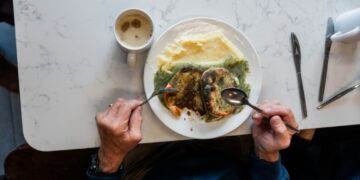London’s original fast food is making a comeback. Bring on the jellied eels.