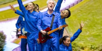 David Byrne Has the Perfect Playlist for All You Christmas Music Haters