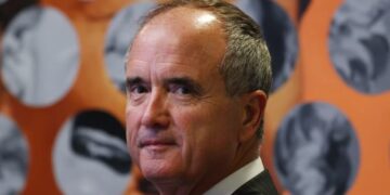 Florida Billionaire David Hoffmann Buys $50 Million Controlling Stake in Local Newspaper Giant Lee Enterprises