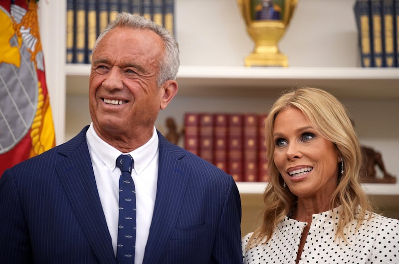 Robert F. Kennedy Jr. (left) and Cheryl Hines (right)