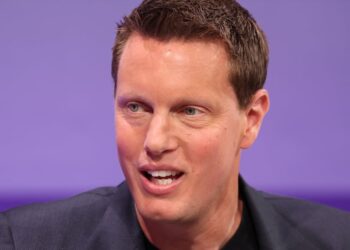 Trump Lackey CEO Grovels in Bid to Win Hollywood Megadeal