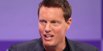 Trump Lackey CEO Grovels in Bid to Win Hollywood Megadeal