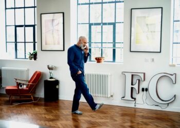 How to Set Up a Smartphone for Elderly Loved Ones