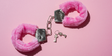 Gen Z Singles Follow a ‘Cuffing Season Schedule.’ Here’s What It Looks Like.