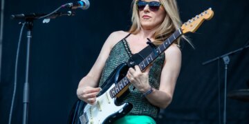 Liz Phair Describes Disastrous Holiday Performance From the Early 2000s: ‘I Didn’t Belong Here’