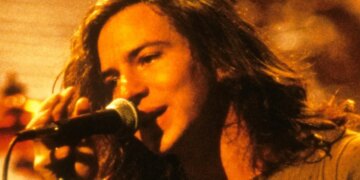 A ‘Pretty Intense Stalker Problem’ Kept Eddie Vedder From Performing on Pearl Jam’s 1995 Collab Album With Neil Young