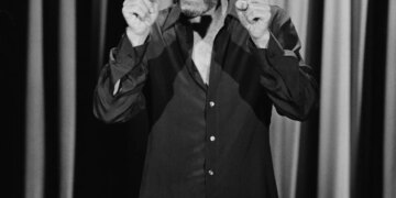 George Carlin Hosted the Second-Ever ‘New Year’s Rockin’ Eve’