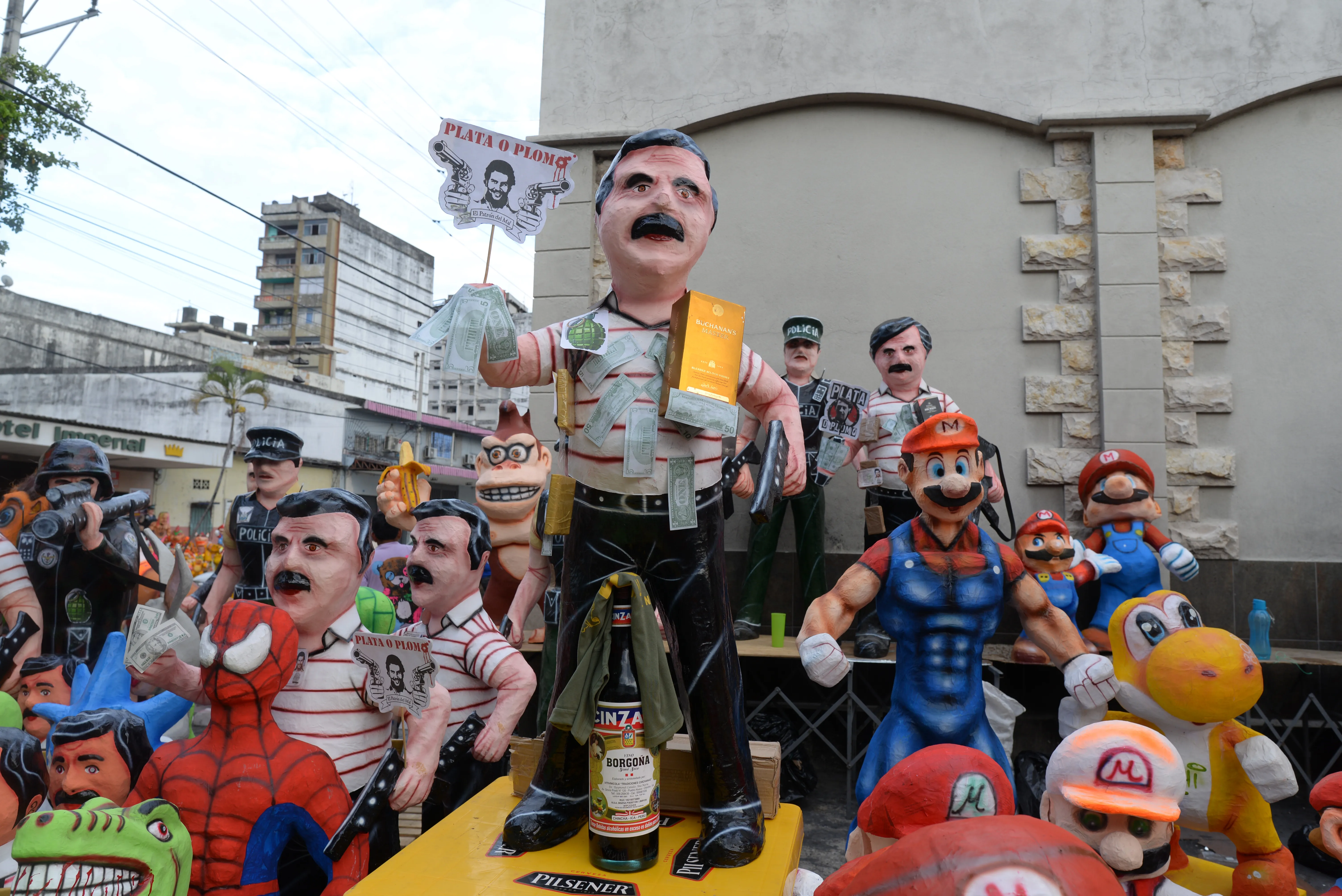 Ecuadorians Prepare For New Year's Celebrations