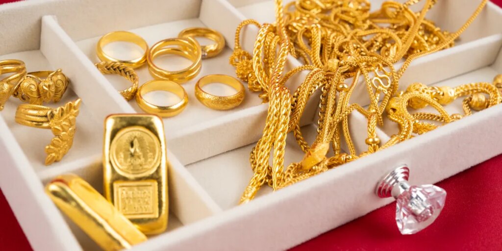 Chaos, cheap money, and a collapse in crypto send gold up 69% for the year, hitting a new record high
