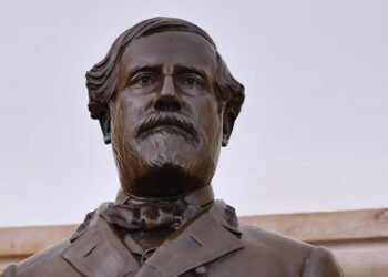 MAGA Erupts Over Statue That Hasn’t Existed for Years
