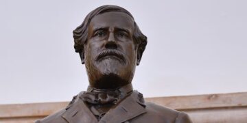 MAGA Erupts Over Statue That Hasn’t Existed for Years