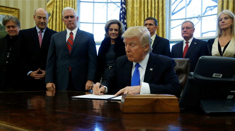 cheats/2017/01/29/report-white-house-considering-asking-foreigners-for-social-media-info/170128-WH-social-media-cheat_ozucql