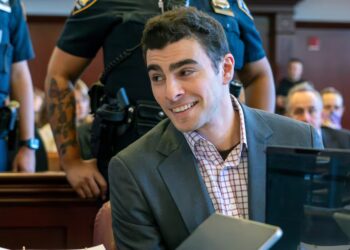 Smiling Luigi Mangione Scopes Out Fans in Wild Courtroom Scene