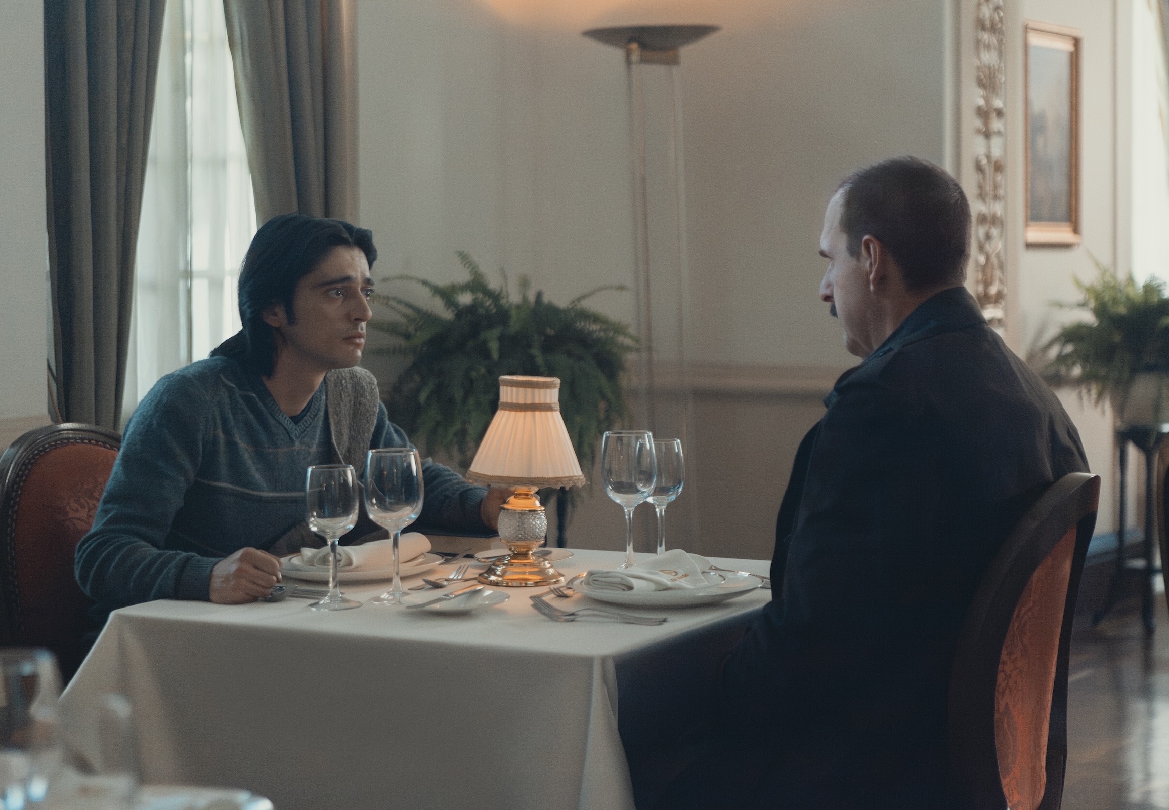 Estado de Fuga. (L to R) José Restrepo as Camilo, Andrés Parra as Jeremías in Estado de Fuga. Cr. Juan Pablo Gutiérrez / Netflix © 2025