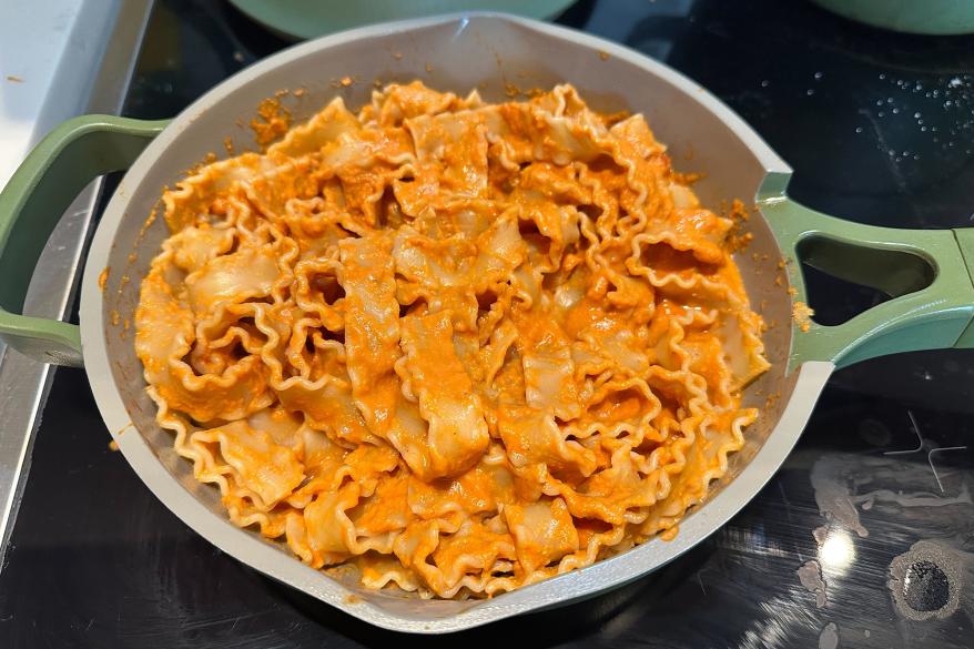 A bowl of pasta with sauce