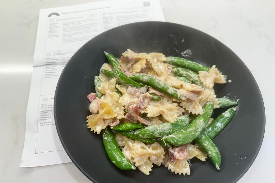 A plate of pasta and peas