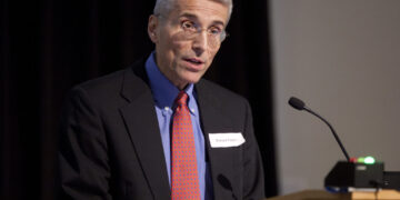 Top FDA drug regulator plans to depart weeks into job