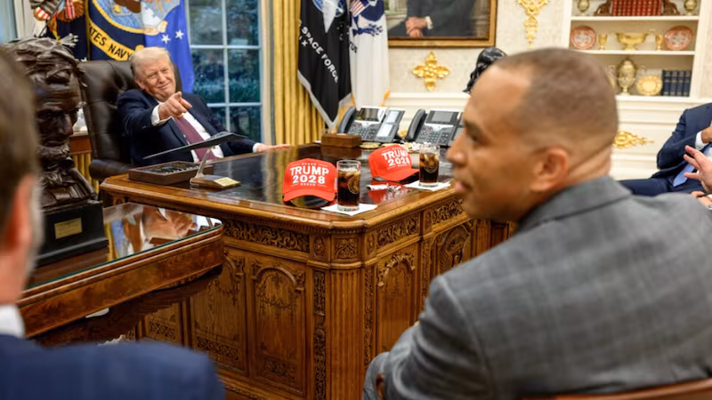 Donald Trump points at Hakeem Jeffries in the Oval Office.