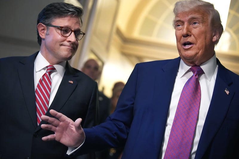 Mike Pompeo (left) and Donald Trump (right)