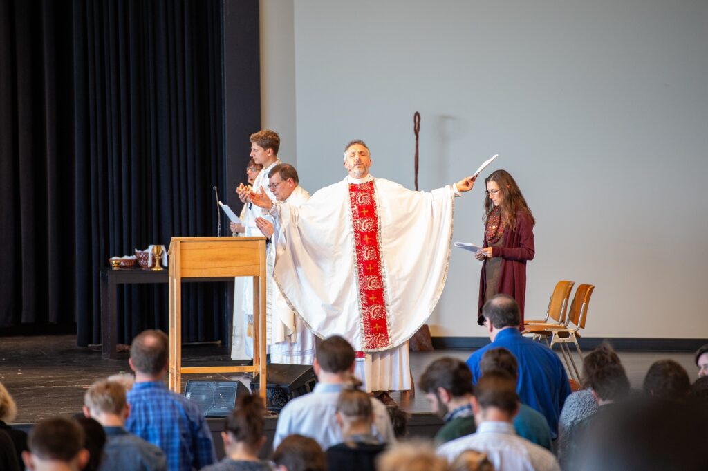 After secret church trial, Illinois N. American Anglican bishop acquitted