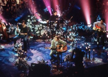 On This Day in 1993, Nirvana’s ‘MTV Unplugged’ Airs, Eventually Becoming One of Their Most Iconic Live Albums
